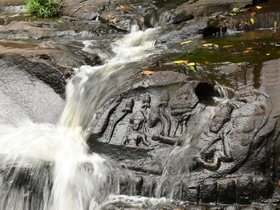 「水中遺跡」が見られるクバール・スピアン遺跡