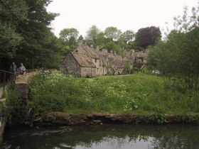 ウィリアムモリスが英国で最も美しい村と称えたバイブリー