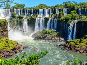 アルゼンチン側、ブラジル側の国立公園を日本語ガイドと訪問します。