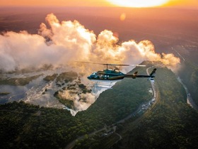 ヴィクトリアの滝では、オプションでヘリコプター遊覧飛行の追加も可能