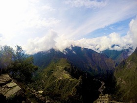 ワイナピチュ山から見下ろすマチュピチュ遺跡の絶景