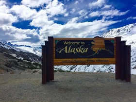 アラスカへ国境越え！ゴールドラッシュの街・スカグウェイ日帰り観光【英語ガイド】