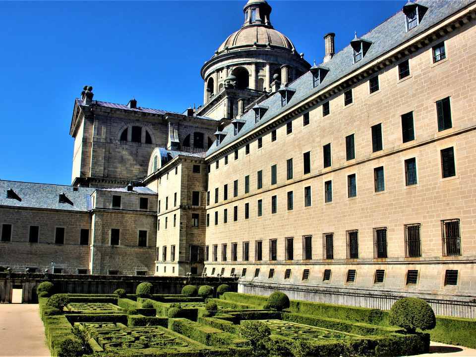 世界遺産 マドリードのエル エスコリアル修道院とその遺跡 ホットホリデー